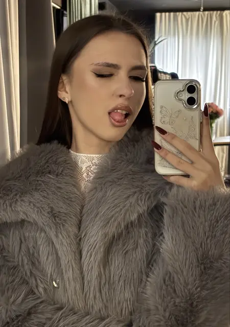 Я Adelina, 19, из Ужгорода, ищу знакомство для дружбы