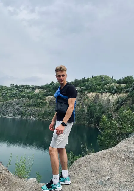 Я Влад, 24, из Самбора, ищу знакомства без обязательств