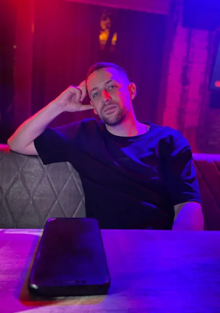 Я Вадим, 28, из Борисова, ищу знакомство для приятного времяпровождения