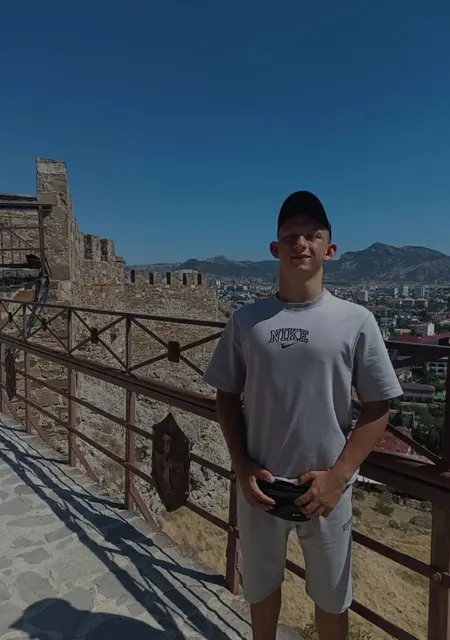 Я Ярослав, 25, знакомлюсь на одну ночь в Первомайске