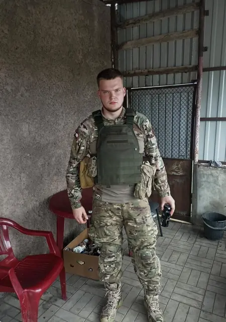 Я Кирюша, 25, знакомлюсь для открытые отношения в Луганске