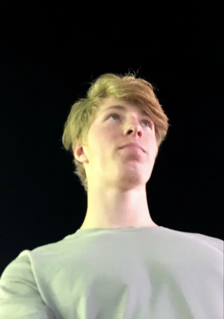 Я Саша, 18, из Одессы, ищу знакомство для постоянных отношений