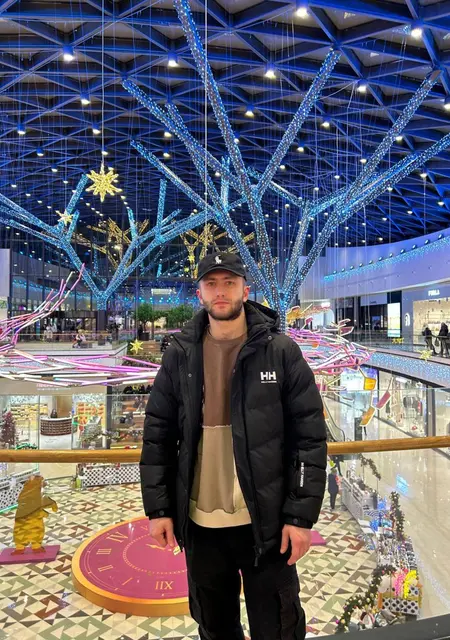 Дима з Новопскова, мені 26 років, познайомлюсь на одну ніч