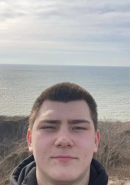 Я Максим, 20, знакомлюсь без обязательств в Николаеве