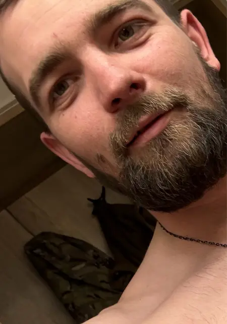 Я Максим, 26, из Староконстантинова, ищу знакомства без обязательств