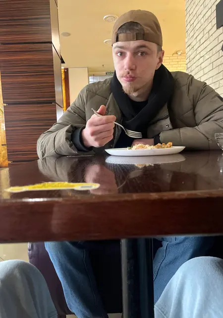 Я Михайло, 21, знакомлюсь на одну ночь в Львове