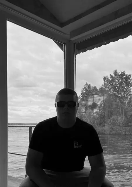 Даня из Днепра, мне 19, познакомлюсь на одну ночь