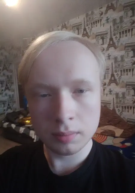 Ярослав из Нежина, мне 19, познакомлюсь без обязательств