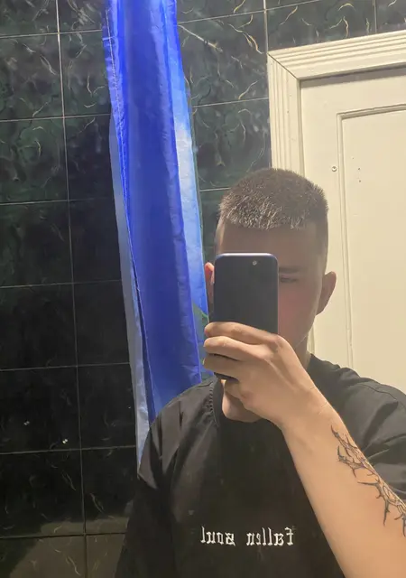 Я Саша, 19, знакомлюсь на одну ночь в Мелитополе