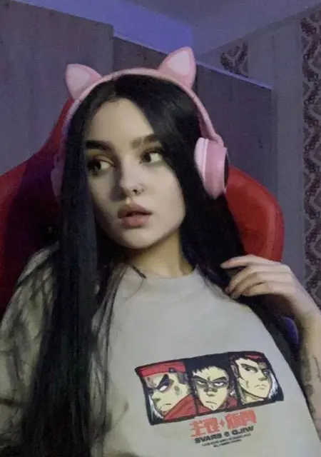 Я Милана, 22 років з Житомира, шукаю знайомство для спілкування