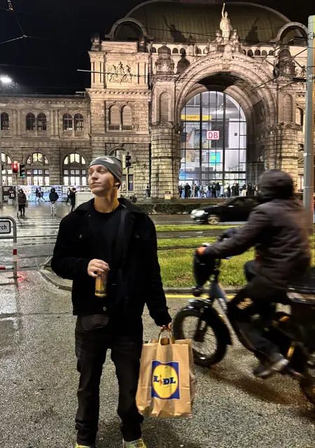 Я Матвей, 19, из Нюрнберга, ищу знакомство для приятного времяпровождения