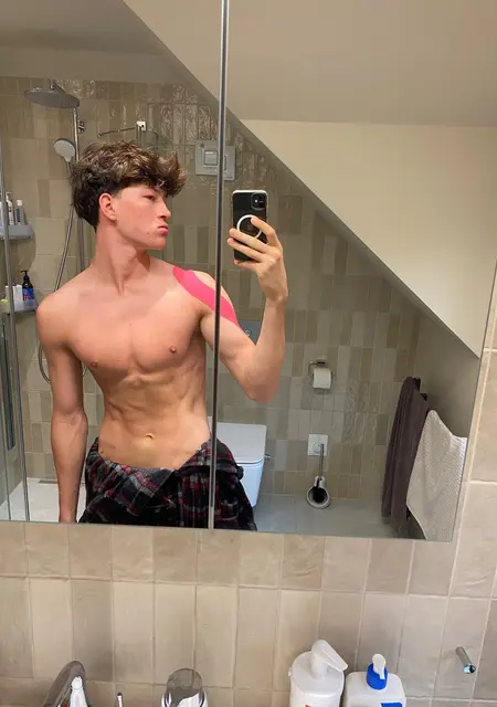 Я Szymon, 19, из Щецина, ищу знакомства без обязательств