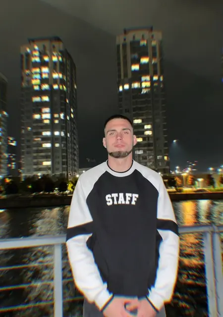 Я Олег, 21 років, знайомлюсь для вірт у Одесі