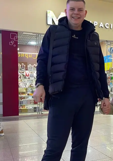 Дима из Днепра, мне 18, познакомлюсь без обязательств