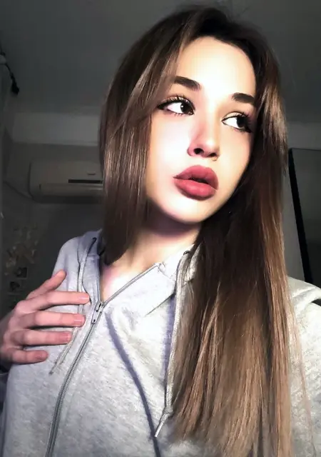 Я Катерина, 20, из Сарагосы, ищу знакомство для постоянных отношений