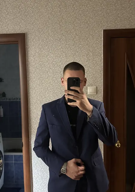 Я Женя, 19, из Староконстантинова, ищу знакомства без обязательств