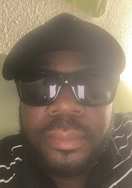 Victor from Barking, 32 years old, ready to meet for one-night stand