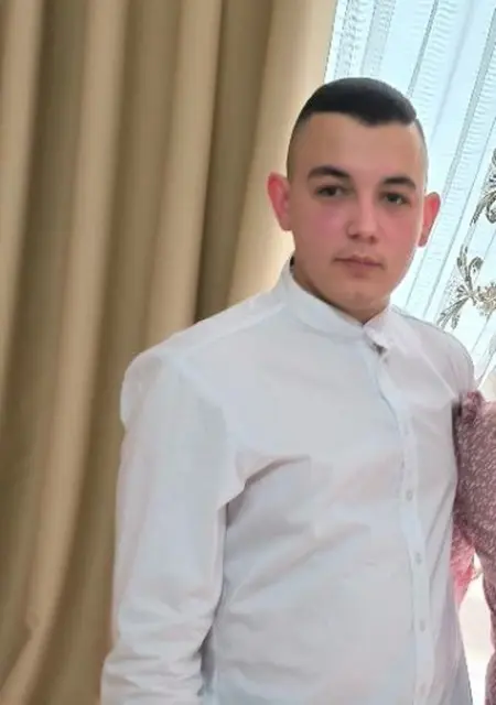 Василь з Луцька, мені 21 років, познайомлюсь для постійних стосунків