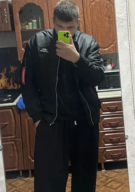 Я Артем, 19, знакомлюсь для вирта в Берлине