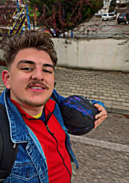 Я Muammer, 21, из Анкары, ищу знакомства на одну ночь