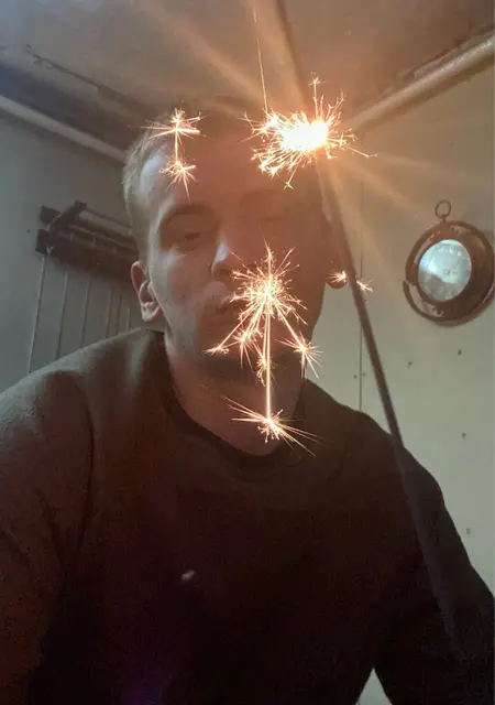 Артем из Енакиева, ищу на сайте знакомства на одну ночь