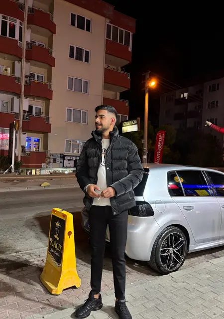 Я Furkan, 23, из Бурсы, ищу знакомства без обязательств