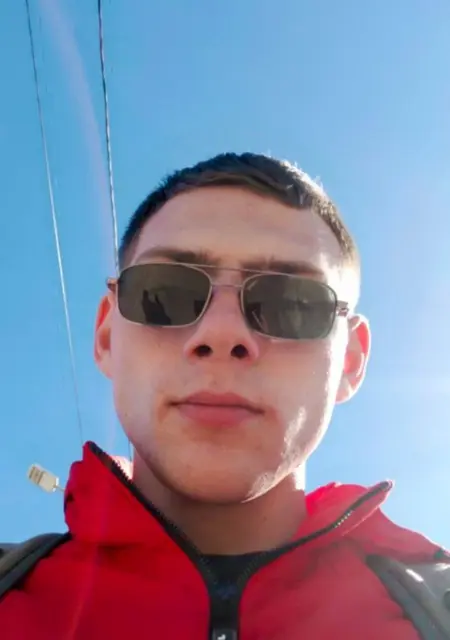 Я Іван, 19 років, знайомлюсь без зобов'язань у Києві