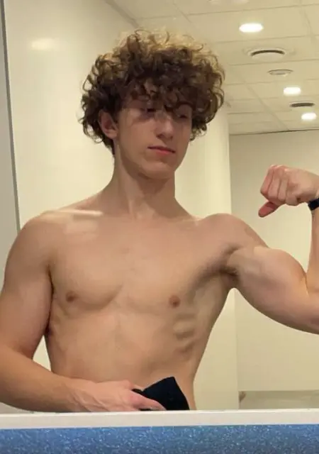 Я Wiktor, 18, из Люблина, ищу знакомства без обязательств