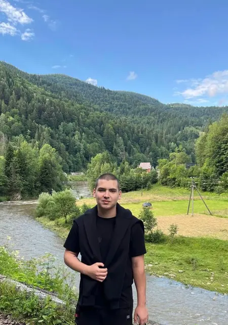 Я Сергей, 20 років з Павлограда, шукаю знайомство для постійних стосунків