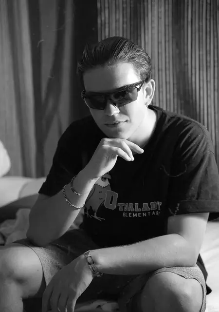 Я Артем, 20, из Киева, ищу знакомства без обязательств