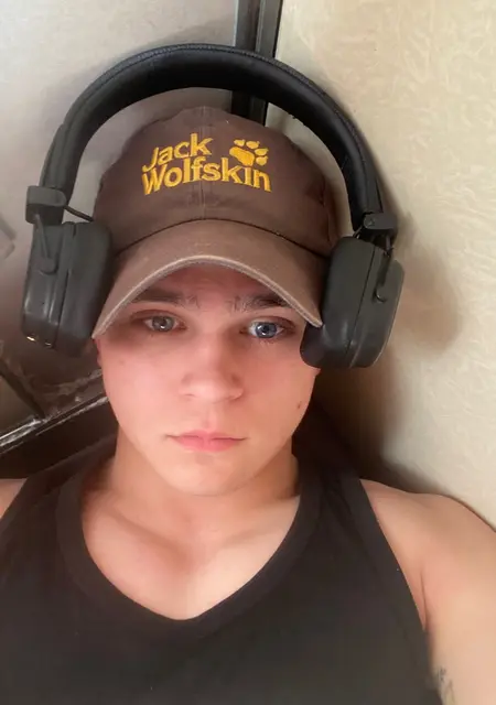 Den з Одеси, мені 19 років, познайомлюсь для відкриті стосунки