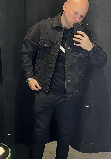 Максим из Амстердама, мне 26, познакомлюсь на одну ночь