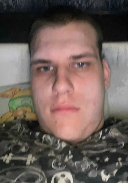 Даня з Житомира, мені 19 років, познайомлюсь для постійних стосунків