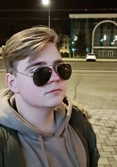 Я Михайло, 20, знакомлюсь для постоянных отношений в Харькове