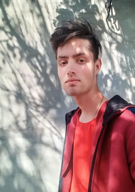 Матвей из Кривого Озера, мне 20, познакомлюсь для постоянных отношений