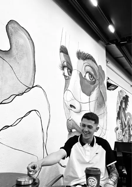 Yigithan из Бурсы, мне 22, познакомлюсь на одну ночь