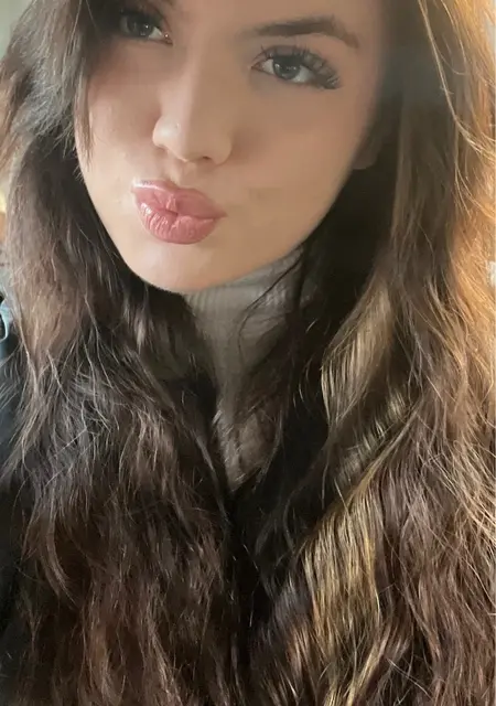 Я Kristina, 18 років з Києва, шукаю знайомство для дружби