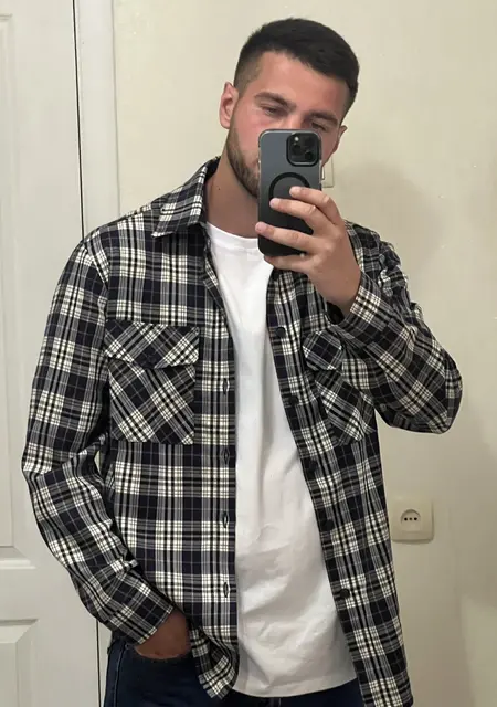 Я Игорь, 29, знакомлюсь без обязательств в Николаеве