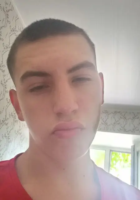 Я Влад, 21, из Стаханова, ищу знакомства без обязательств