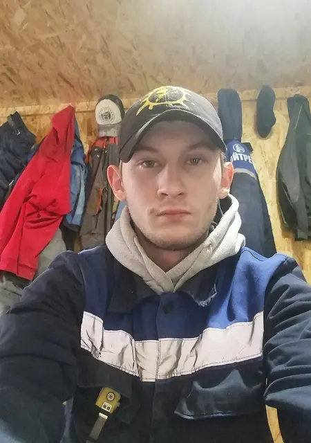 Я Кирилл, 23, из Борисова, ищу знакомства на одну ночь