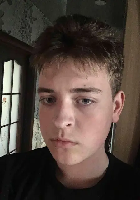 Хтось з Кривого Рогу, мені 19 років, познайомлюсь на одну ніч