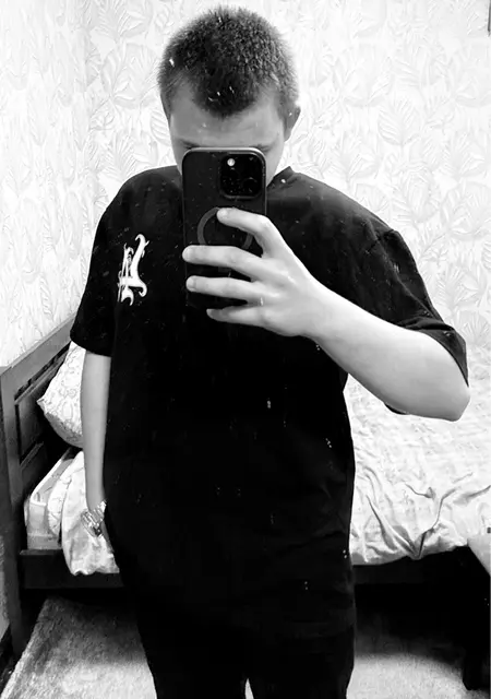 Михаил з Дніпра, мені 18 років, познайомлюсь для відкриті стосунки