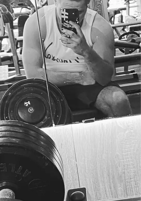 Влад з Дніпра, мені 19 років, познайомлюсь на одну ніч