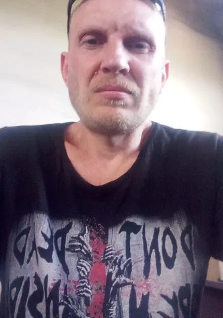 Я Александр, 44, из Новониколаевки, ищу знакомства без обязательств