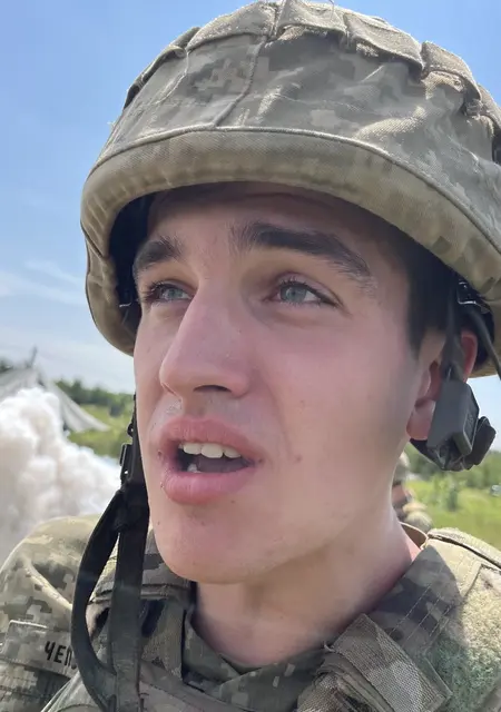 Я Михайло, 18, из Корсуня-Шевченковского, ищу знакомства без обязательств