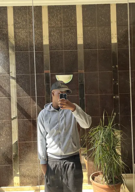 Я Andrés, 19, знакомлюсь на одну ночь в Tui