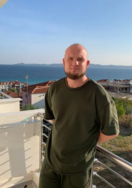 Антон из Славянска, мне 30, познакомлюсь без обязательств