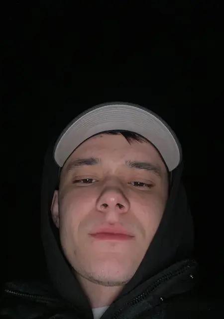 Я Артем, 22, знакомлюсь для общения в Мозыре