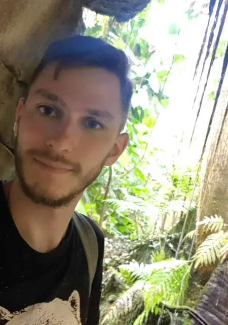 Виктор з Харкова, шукаю на сайті відкриті стосунки