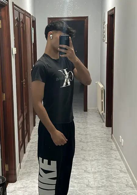 Я David, 19, из Понтеведра, ищу знакомство для приятного времяпровождения